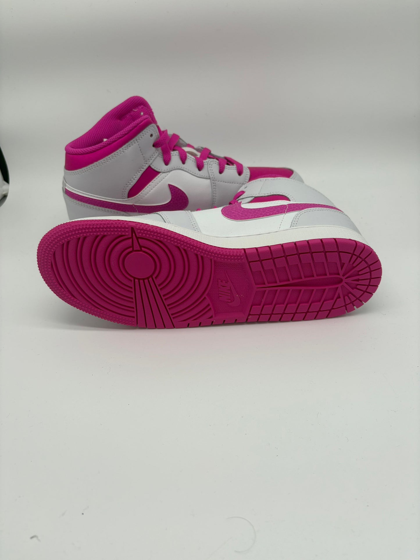 Air Jordan 1 Mid (GS) - Fire Pink & Iris Whisper