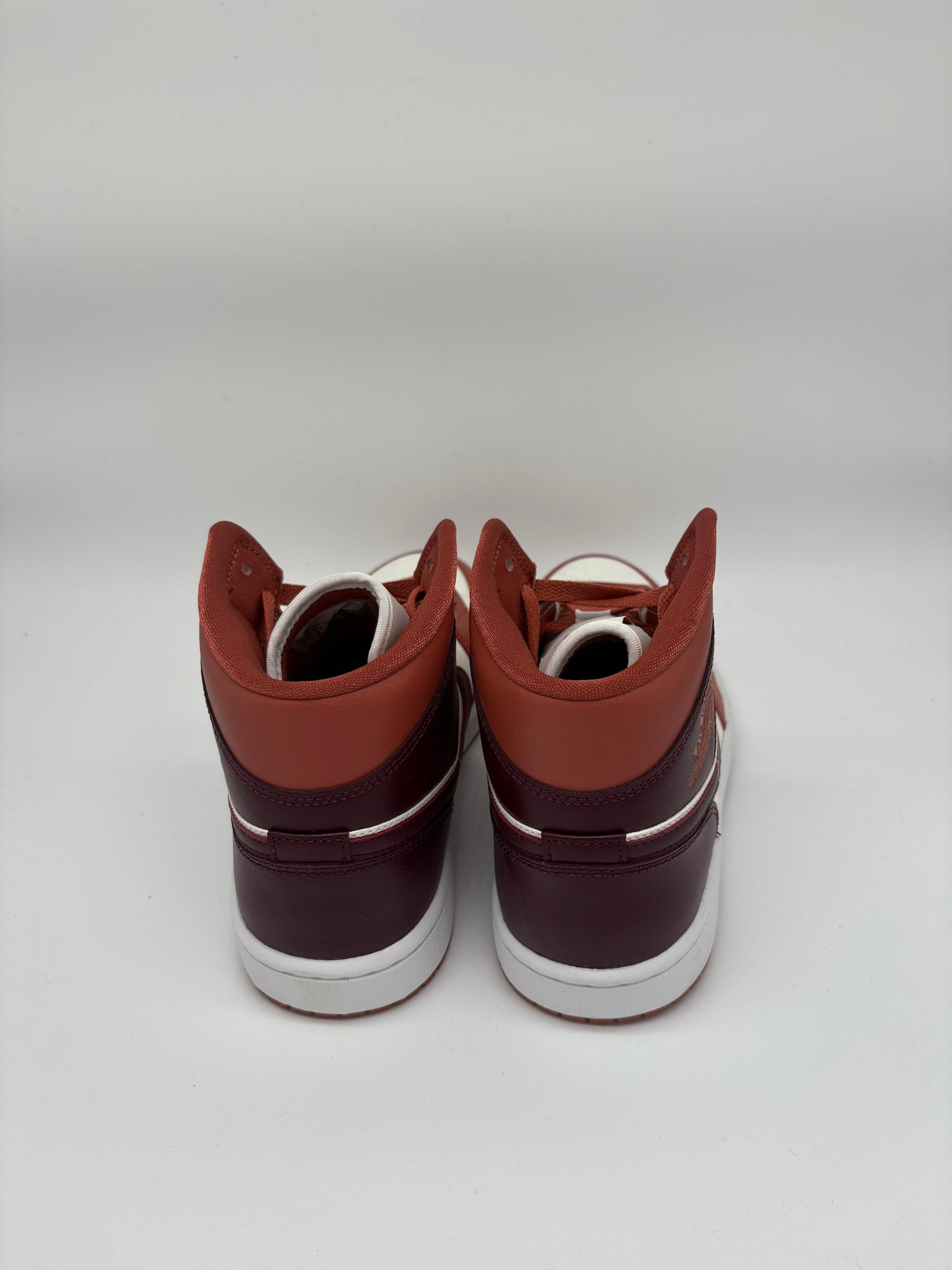 Air Jordan 1 Mid WMNS "Dusty Peach" (Marrone e Crema) - BQ6472 200