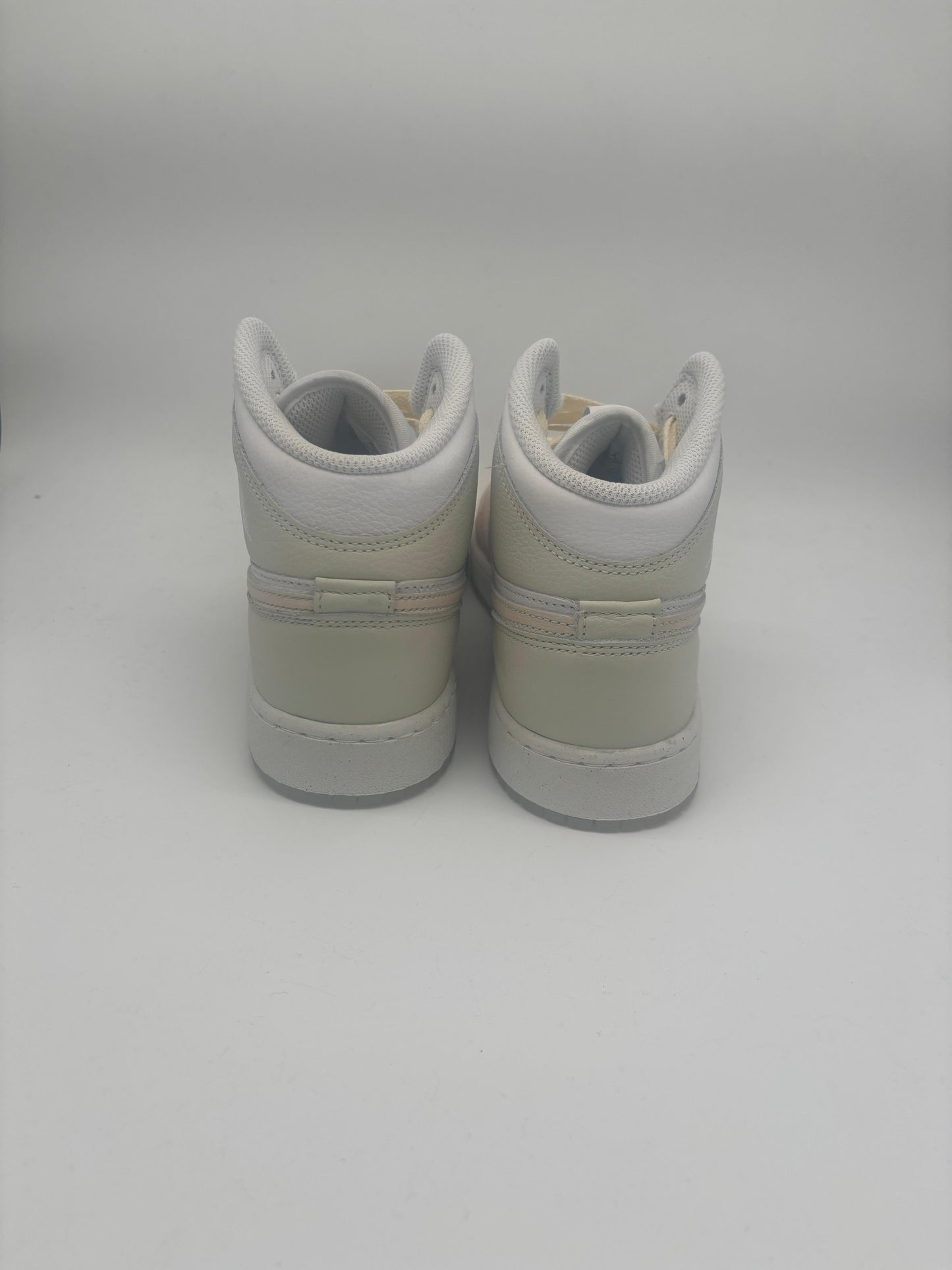 Air Jordan 1 Mid SE (GS) – Sail/Guava Ice-Sea Glass – HJ5940-100