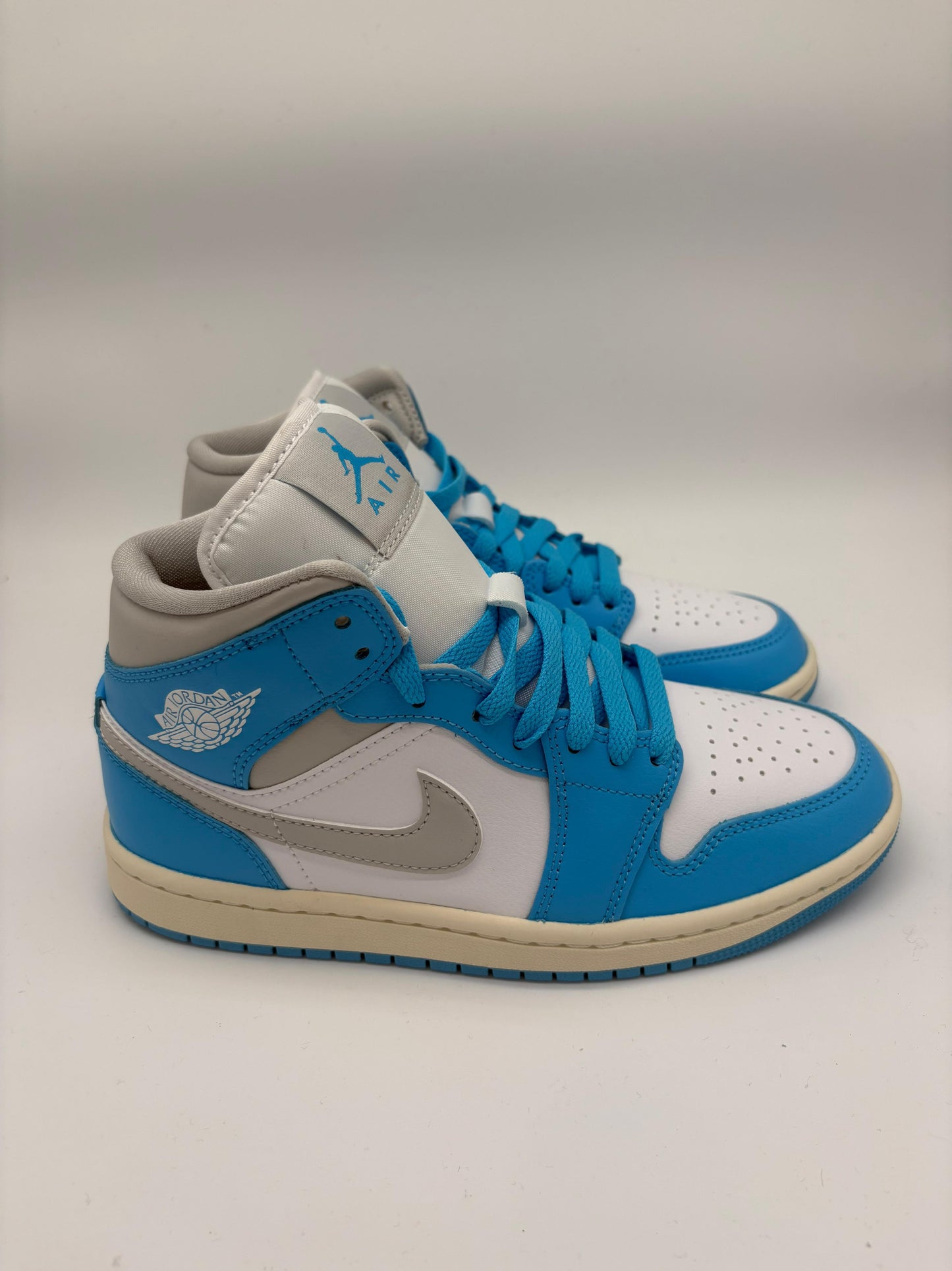 WMNS Air Jordan 1 Mid - Dark Powder Blue/Neutral Grey (UNC Style)