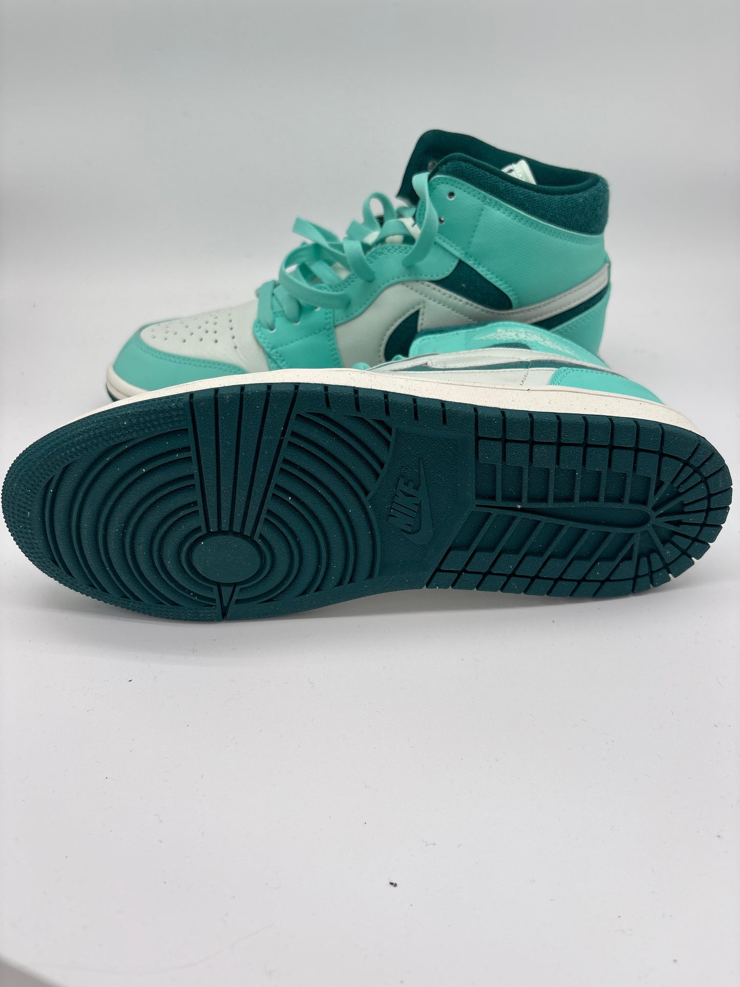 Air Jordan 1 Mid SE (W) - Bleached Turquoise & Sky J Teal